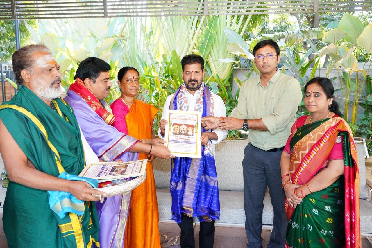 మహా శివరాత్రి జాతరకి ముఖ్యమంత్రి గారిని ఆహ్వానించిన మంత్రి కొండా సురేఖ